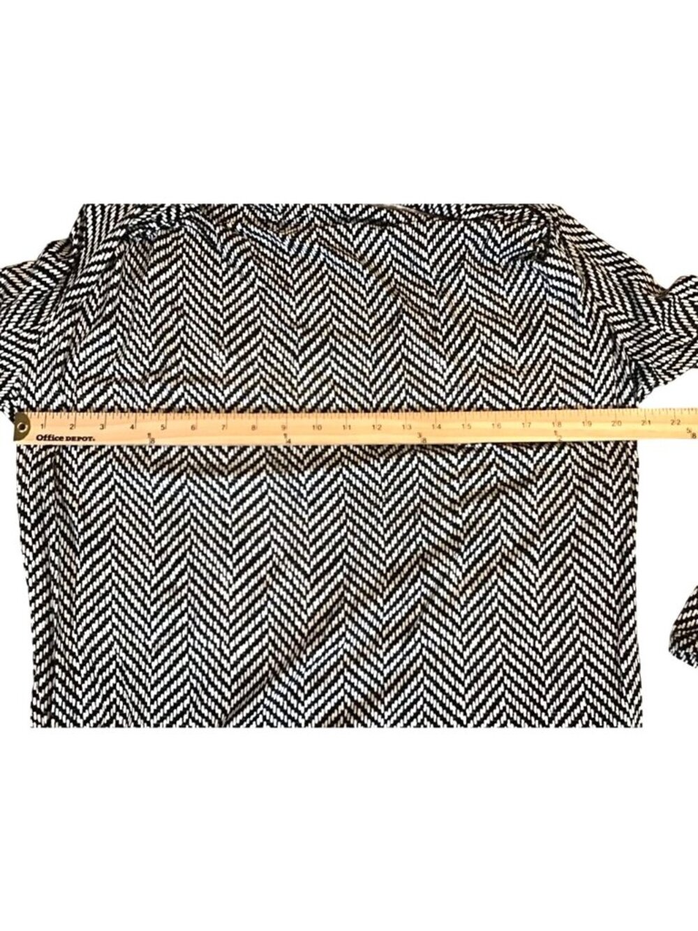 Michael Kors Womens Casual Top Lg Black White Chevron Long Sleeve Cowl Blouse - Picture 6 of 6